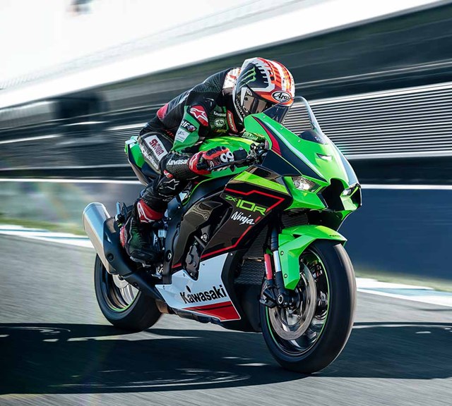 Image of 2022 NINJA ZX-10R ABS KRT EDITION in action