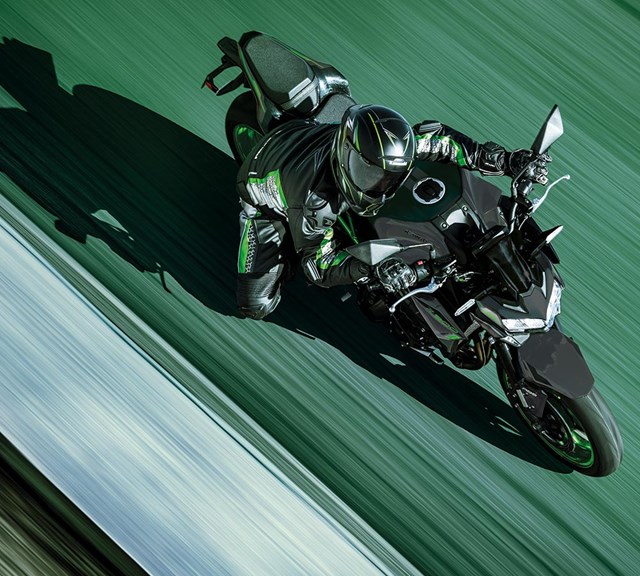 Image of 2023 Z900 in action