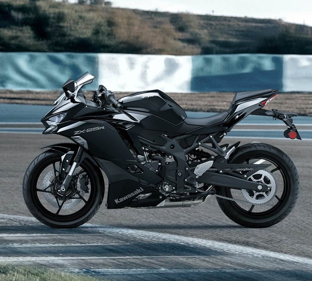 Image of 2023 NINJA ZX-25R in action