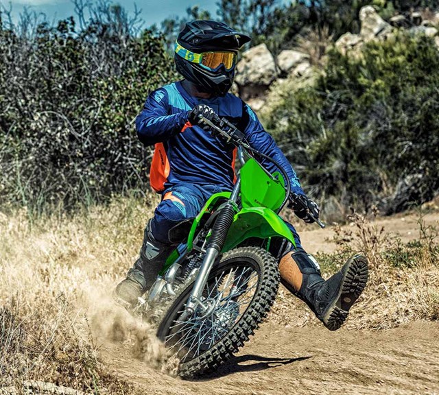 Image of 2027 KX85 L in action