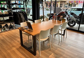 Mobile shop image 3