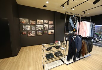 Mobile shop image 3