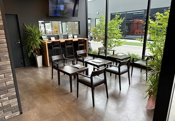 Mobile shop image 3