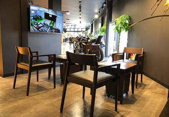 Mobile shop image 3