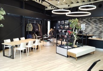 Mobile shop image 3