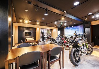 Mobile shop image 3