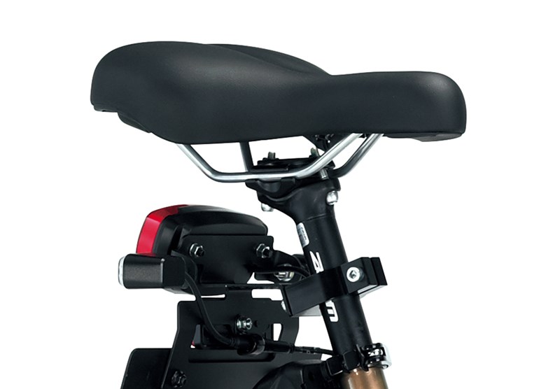 モーターサイクルの設計技術と経験を活かした車体