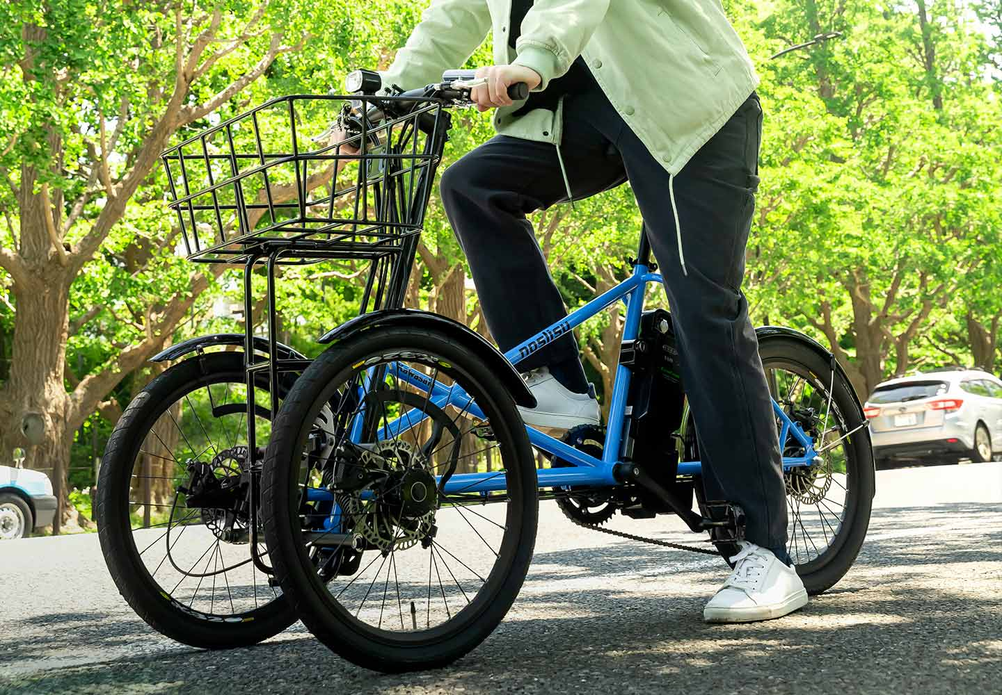 Kawasaki noslisu | 3輪電動ビークル| 幅広いユーザーに便利さと