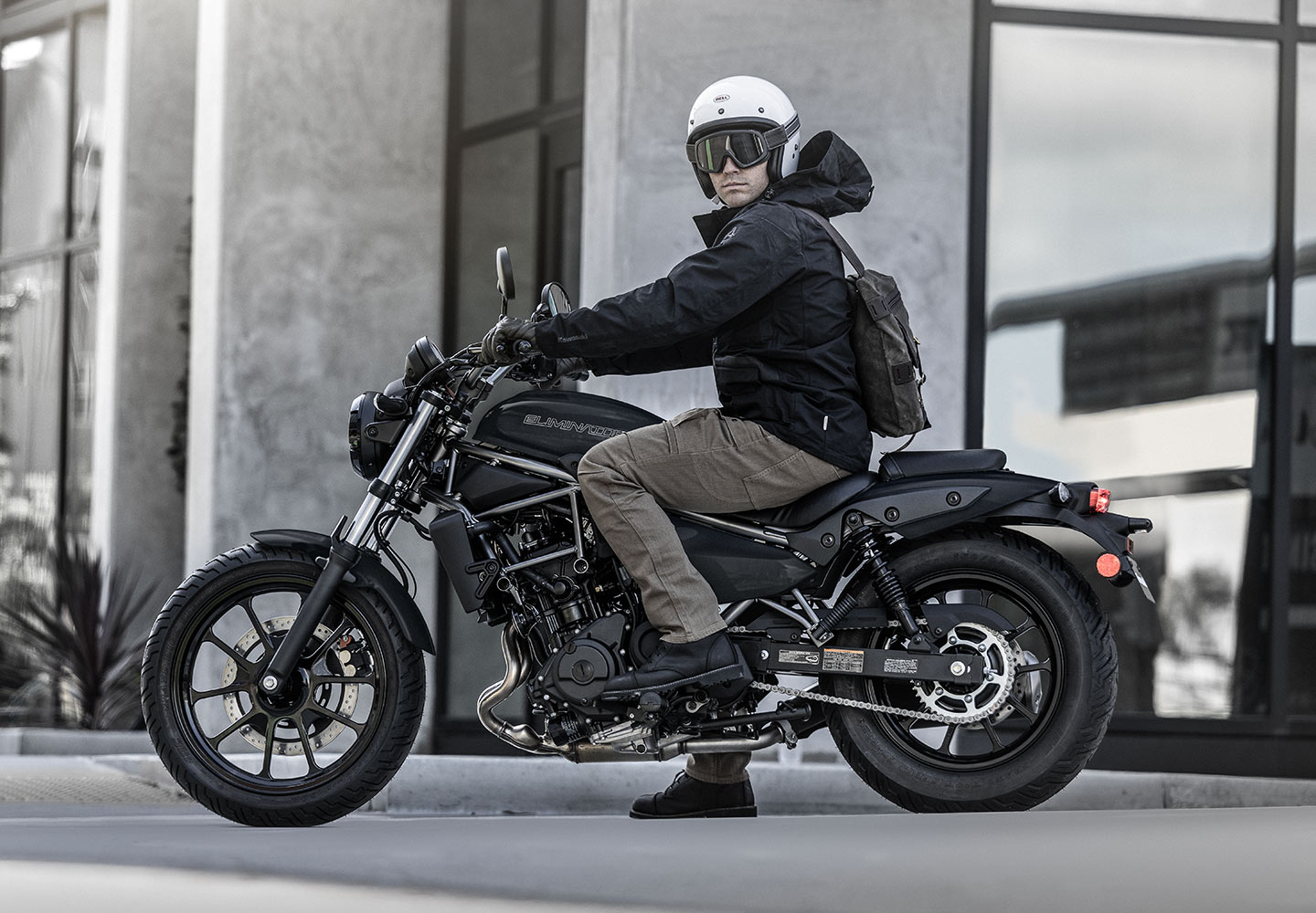 Kawasaki ELIMINATOR | 扱いやすいストリートクルーザー