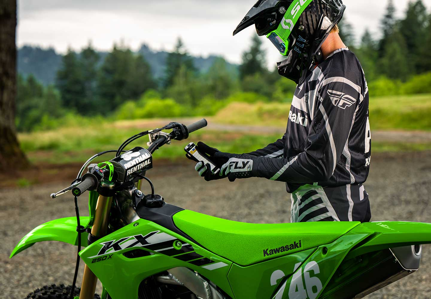 Kawasaki KX250X | 競技用車両|ハイパフォーマンスなクロスカントリー