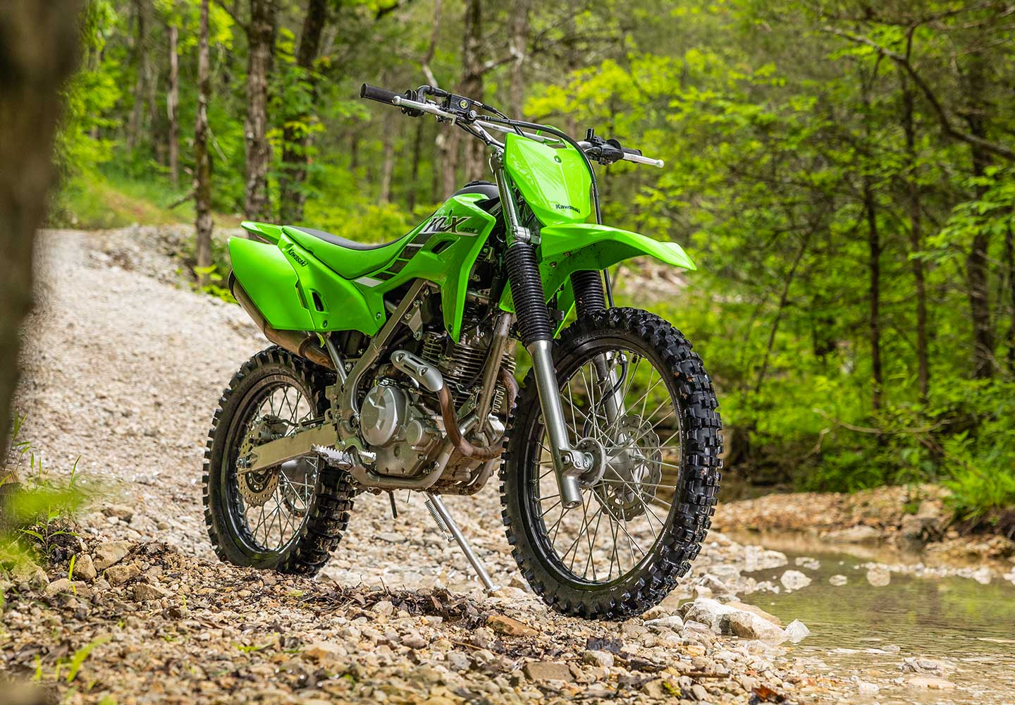 Kawasaki KLX230R｜オフロードモデル｜走破性と耐久性を高めたオフ