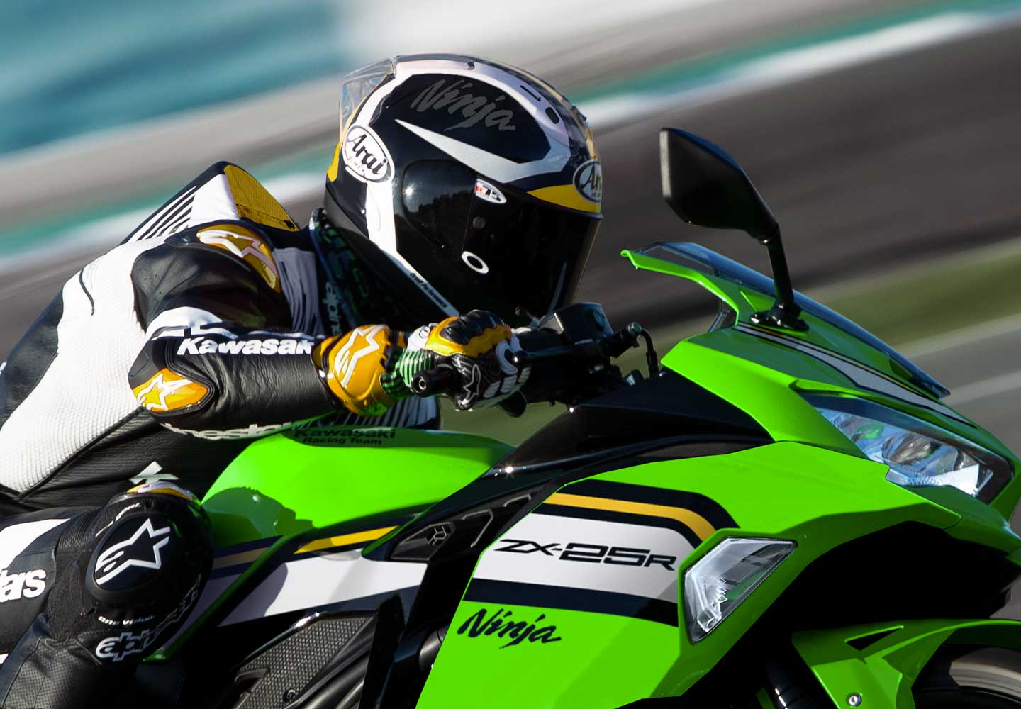 Kawasaki Ninja ZX-25R |スーパースポーツモデル|並列4気筒