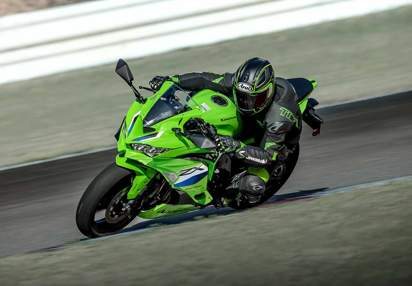 Kawasaki Ninja ZX-4R |スーパースポーツモデル|並列4気筒