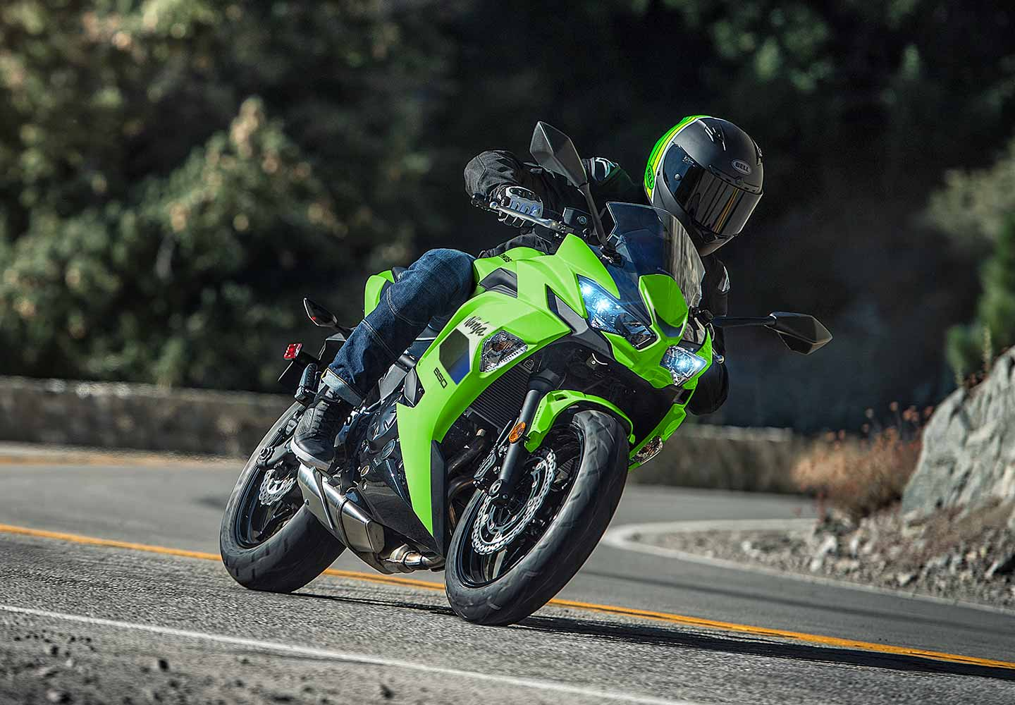 がったになります。 NINJA650とZX-6Rの違いを比較