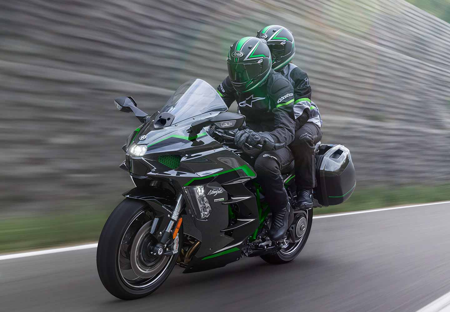 Kawasaki Ninja H2 SX |もっともパワフルなハイパースポーツ