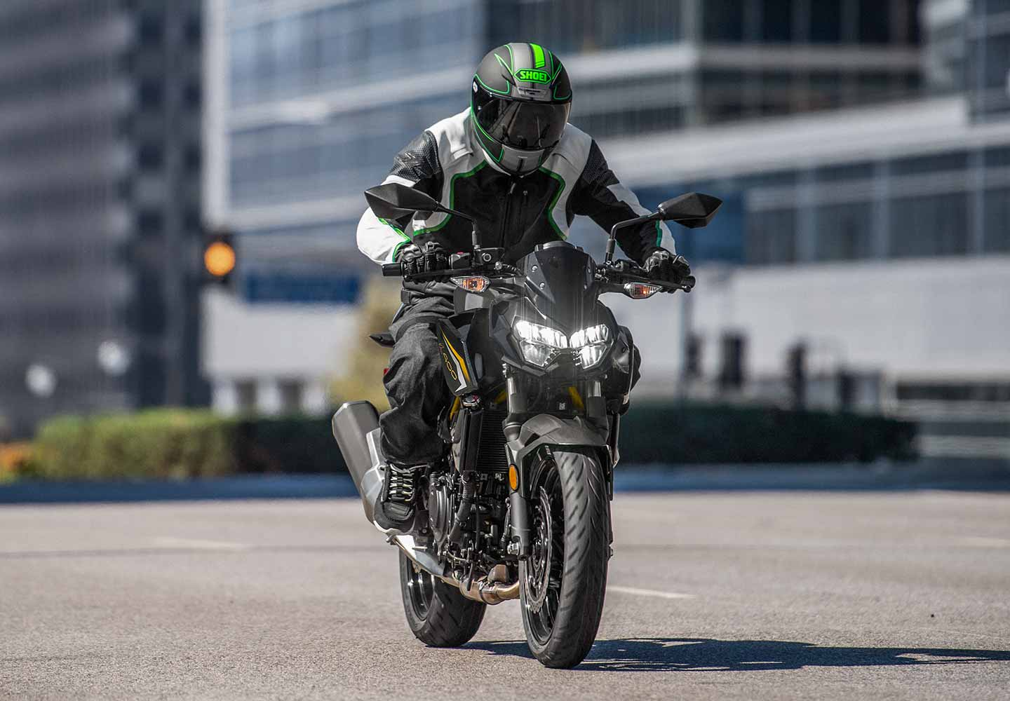 Kawasaki Z400| スーパーネイキッドモデル | アグレッシブなスタイリング