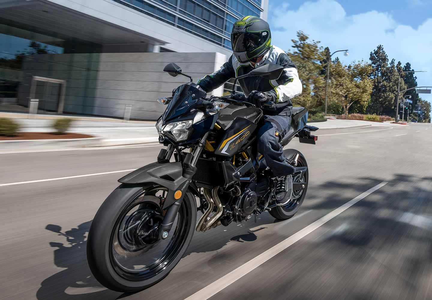 Kawasaki Z400| スーパーネイキッドモデル | アグレッシブなスタイリング