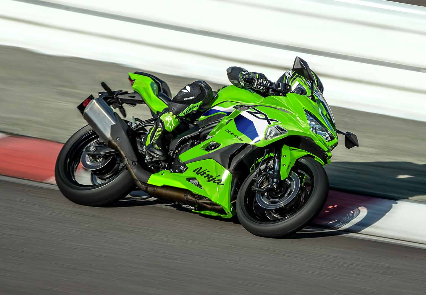 Kawasaki Ninja ZX-4R |スーパースポーツモデル|並列4気筒エンジンを