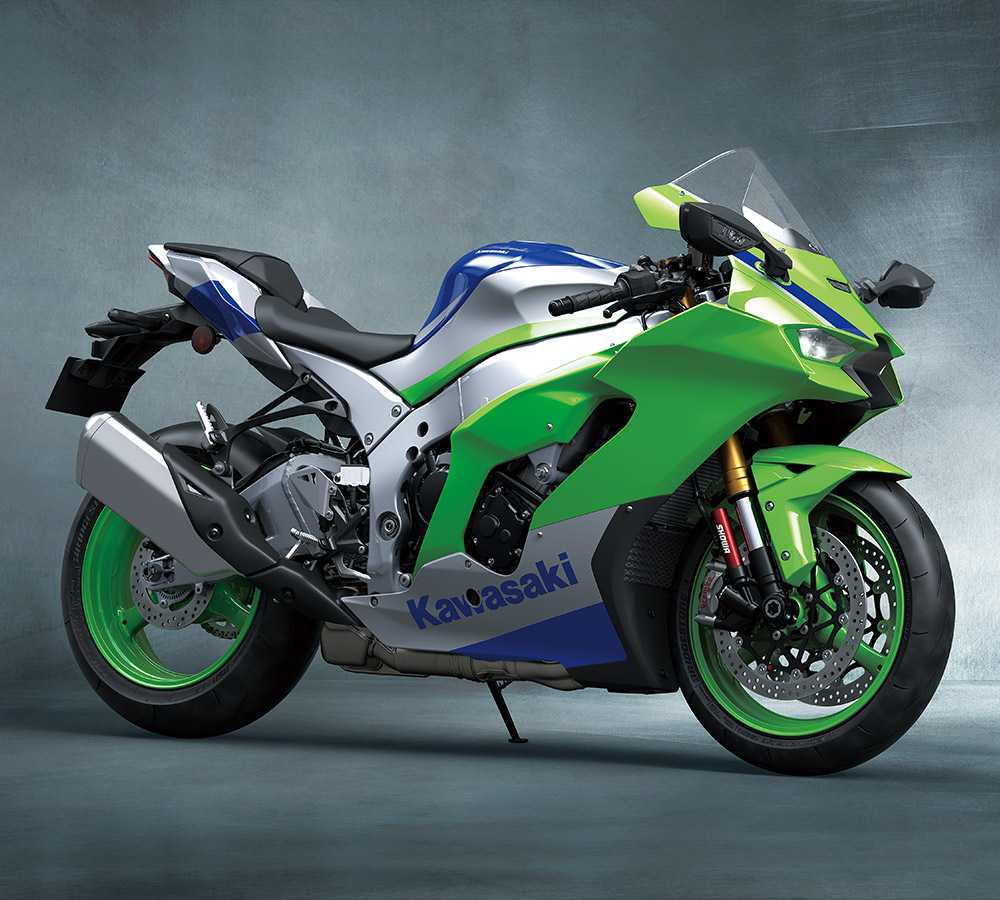 10点 2023MODEL Ninja ZX-10R」最新カラーと足つきを簡単にチェック