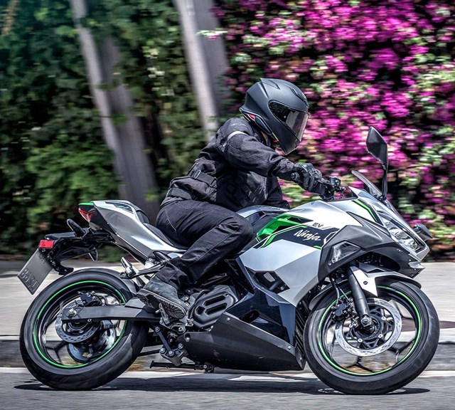 Image of 2025 Ninja e-1  in action