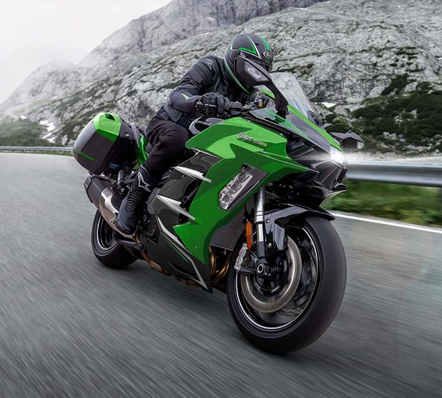 Image of 2025 Ninja H2 SX SE in action