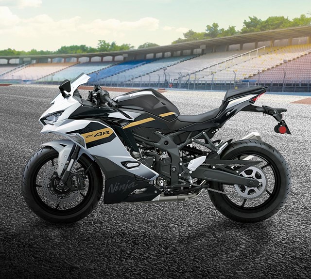 Image of 2026 Ninja ZX-4R SE in action