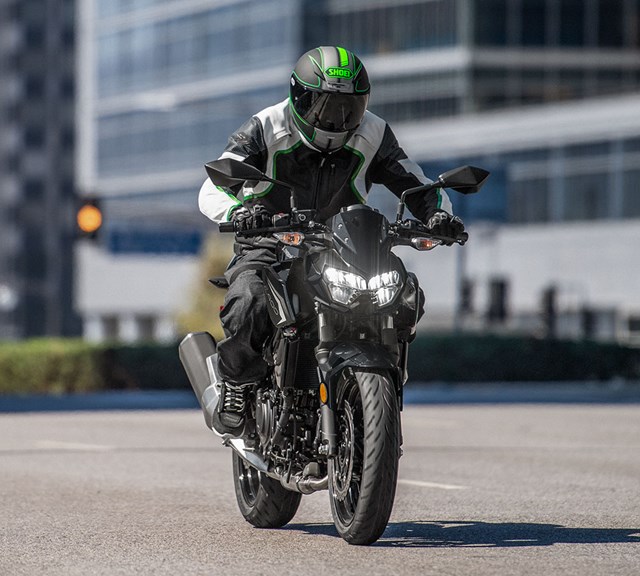 Image of 2027 Z400 in action