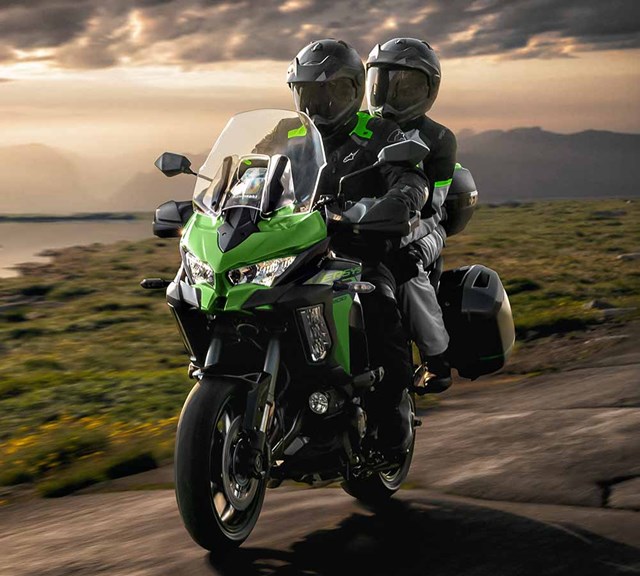 Image of 2027 VERSYS 1100 SE in action