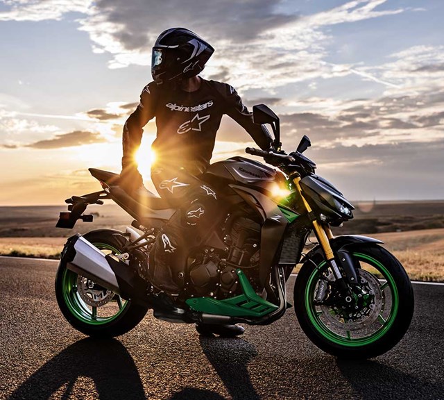 Image of 2027 Z1100 SE in action