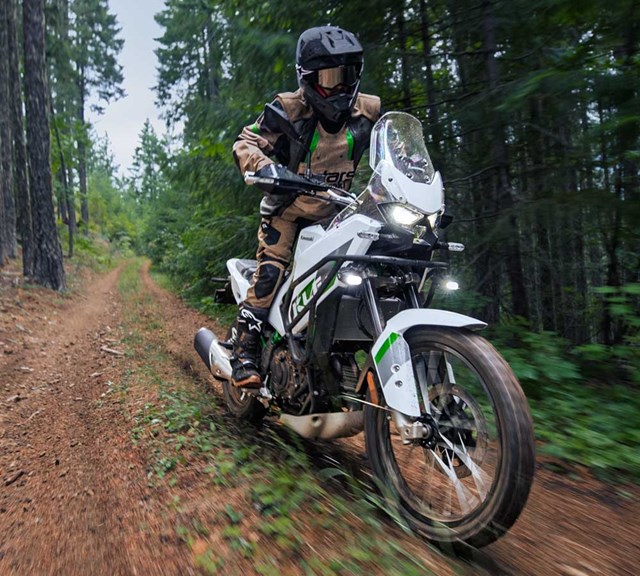 Image of 2027 KLE500 SE in action